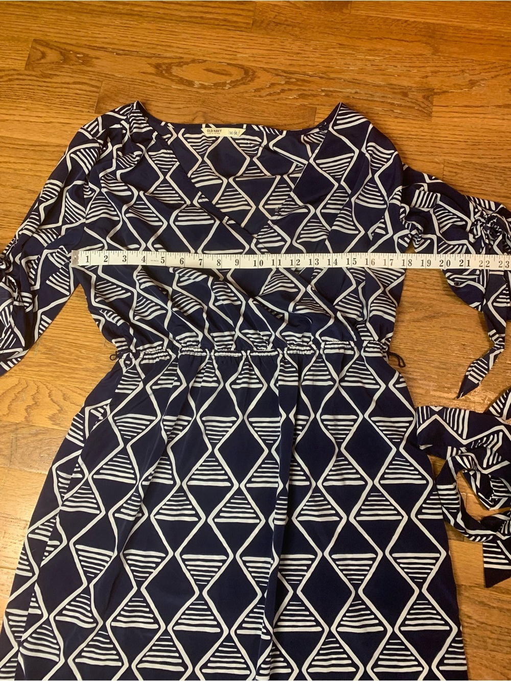 OLD NAVY Navy Blue Geometric Faux Wrap Dress w/ Tie Sleeves & Belt - Medium - Picture 6 of 7